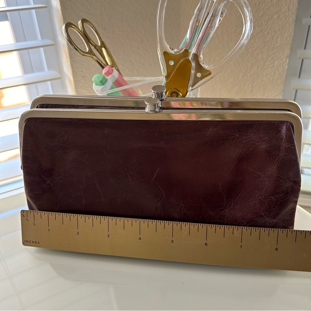 🌸🌸🌸Hobo🌸🌸🌸 Vintage Rich Brown Wallet with Magnetic Close w/ Silver Accents